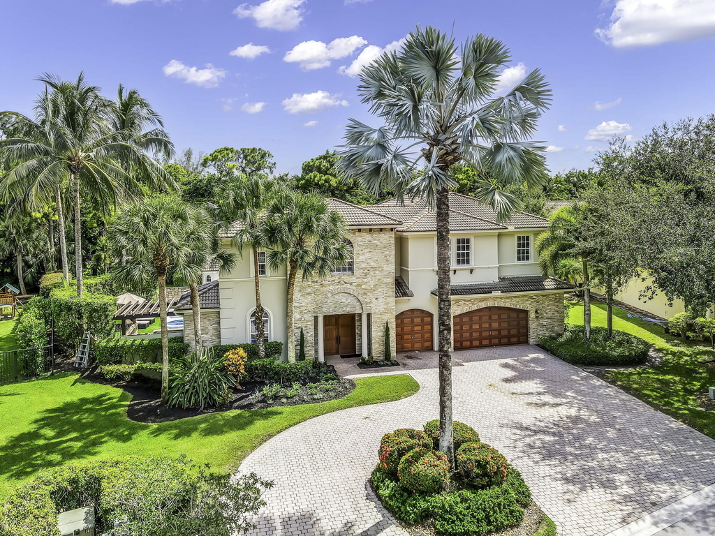8948 Pinebrook Court - Photo 3