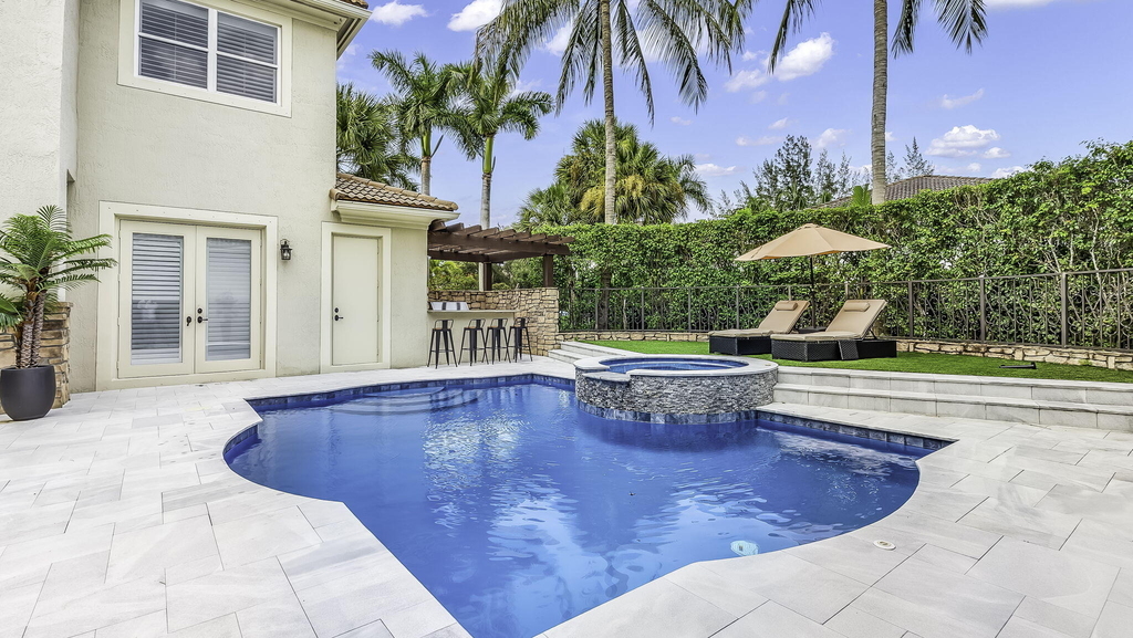 8948 Pinebrook Court - Photo 4