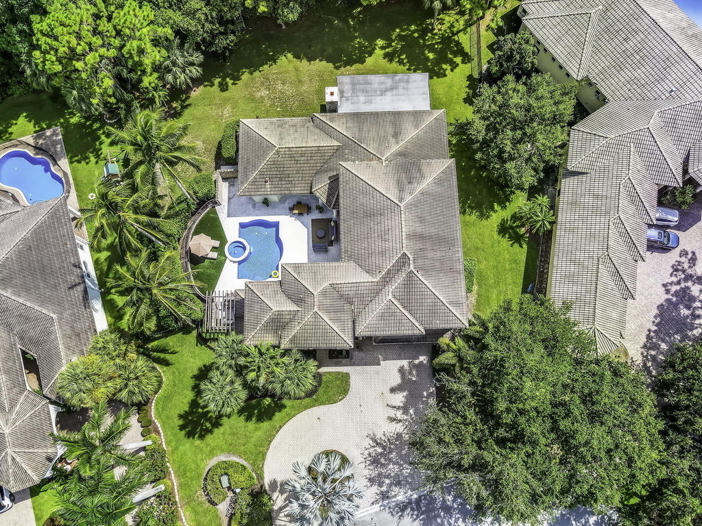 8948 Pinebrook Court - Photo 2