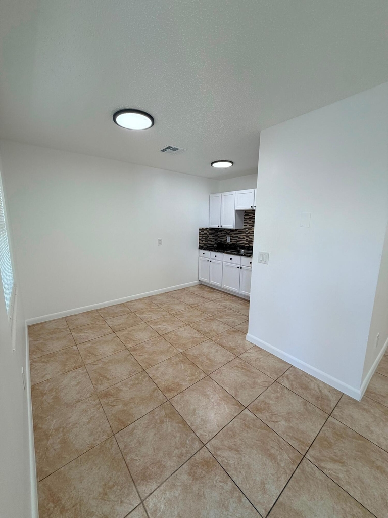 1130 N F Street - Photo 3