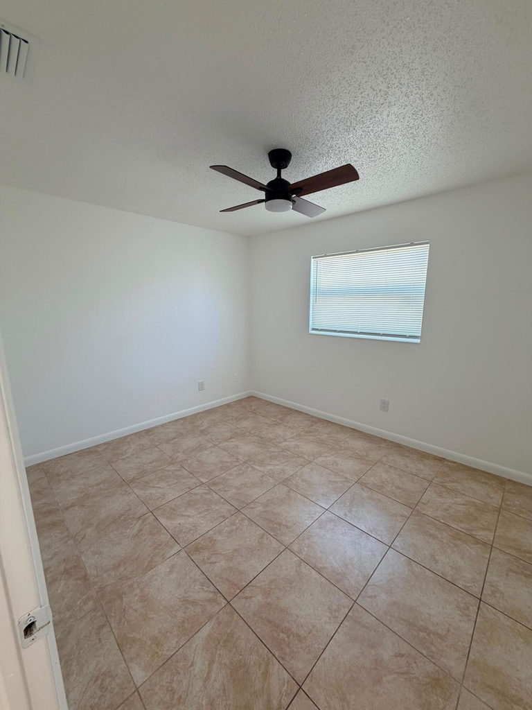 1130 N F Street - Photo 4