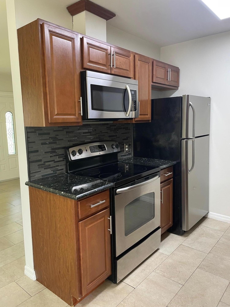 1718 Mercer Avenue - Photo 1