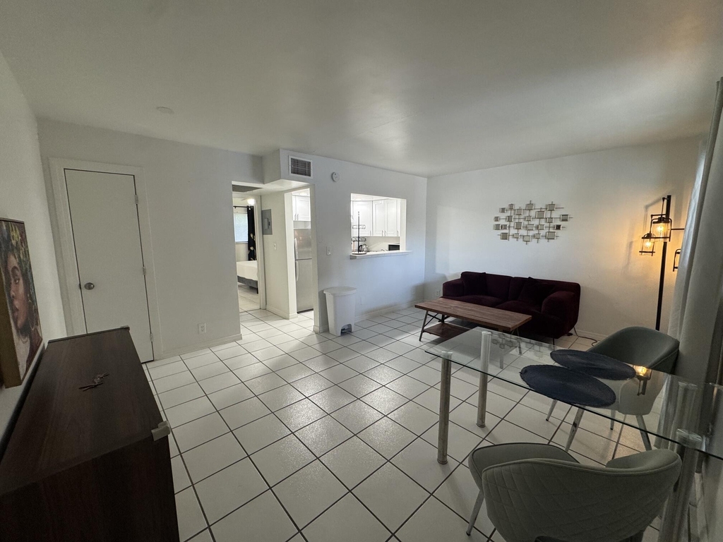 811 Se 16th Street - Photo 1