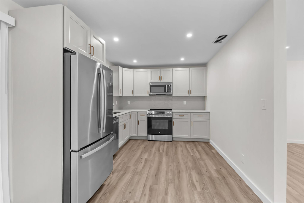 908 Lighthouse Drive - Photo 4
