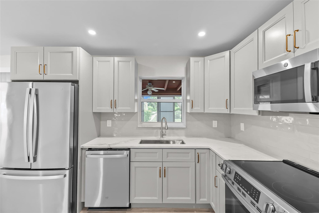 908 Lighthouse Drive - Photo 2