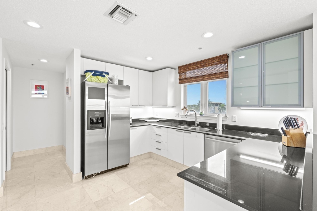 309 E Ocean Avenue - Photo 11