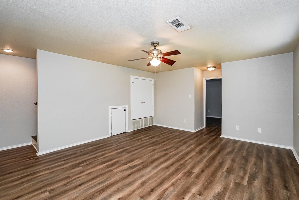 6476 Sudbury Way - Photo 12
