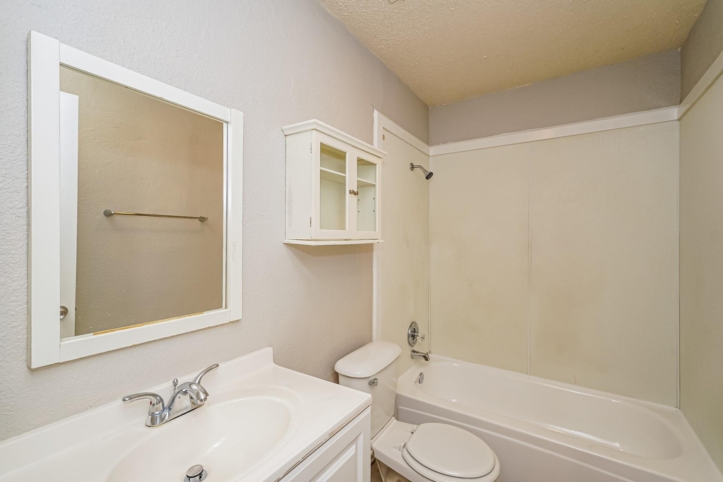 6476 Sudbury Way - Photo 16