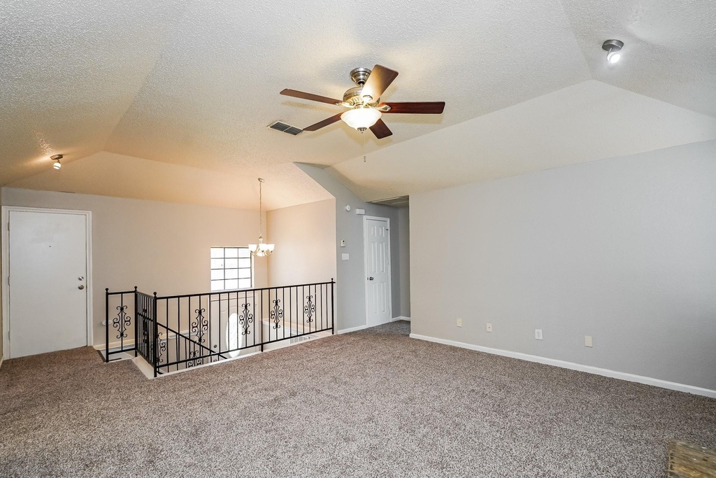 6476 Sudbury Way - Photo 13