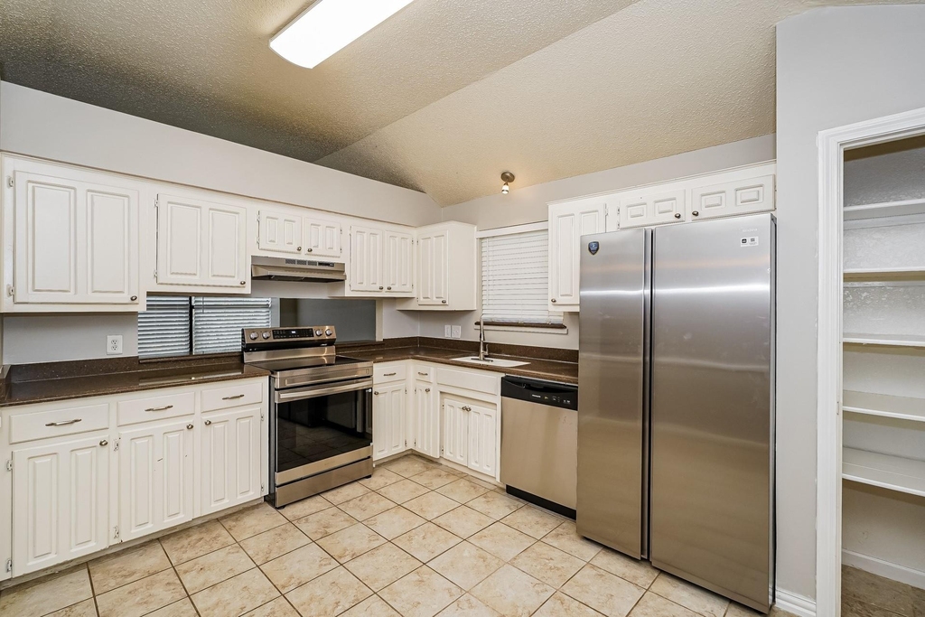 6476 Sudbury Way - Photo 7