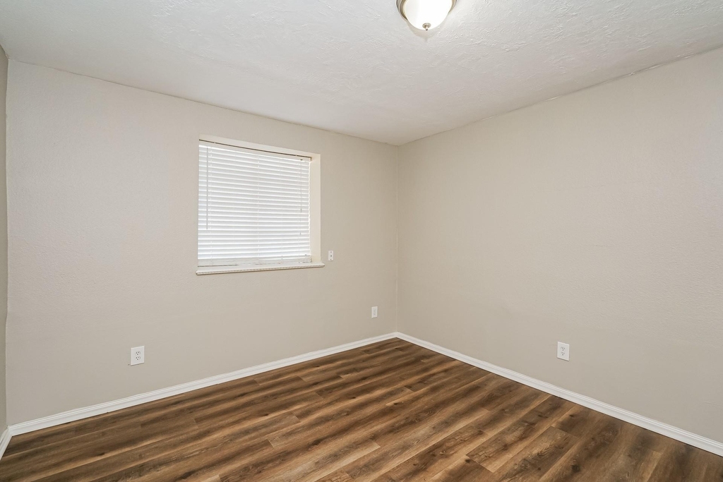 6476 Sudbury Way - Photo 11
