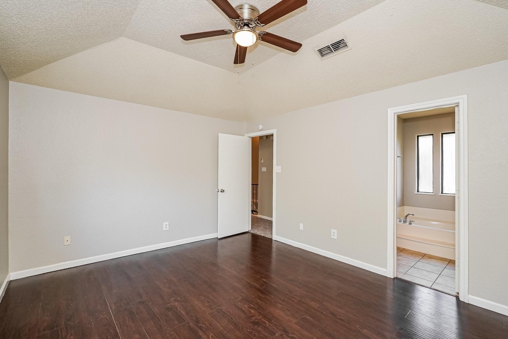 6476 Sudbury Way - Photo 8