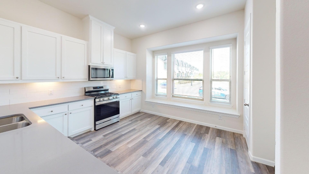 16154 Doe Lake Drive - Photo 3