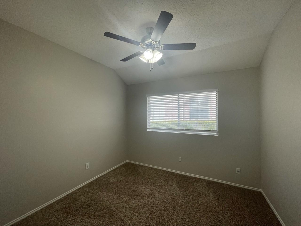 7709 Amsterdam Lane - Photo 11