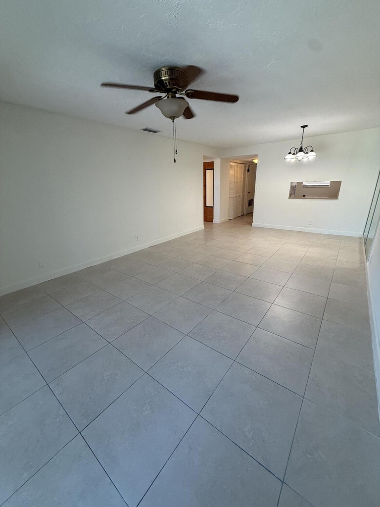 5515 N Lakewood Circle N - Photo 3