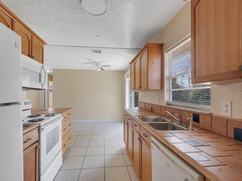 819 Sw Amethist Terrace - Photo 4