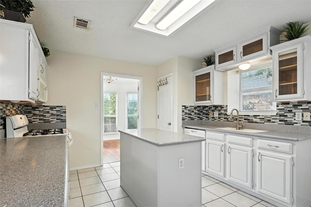 2711 Primrose Lane - Photo 2