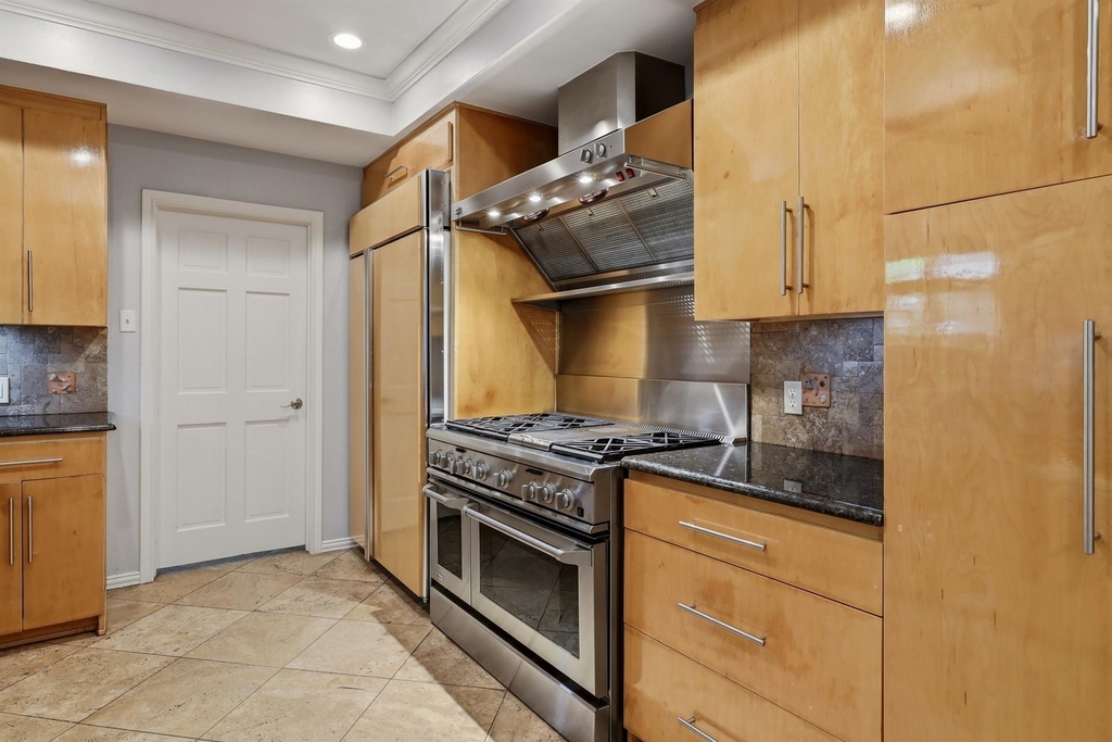 8710 Sanshire Avenue - Photo 15