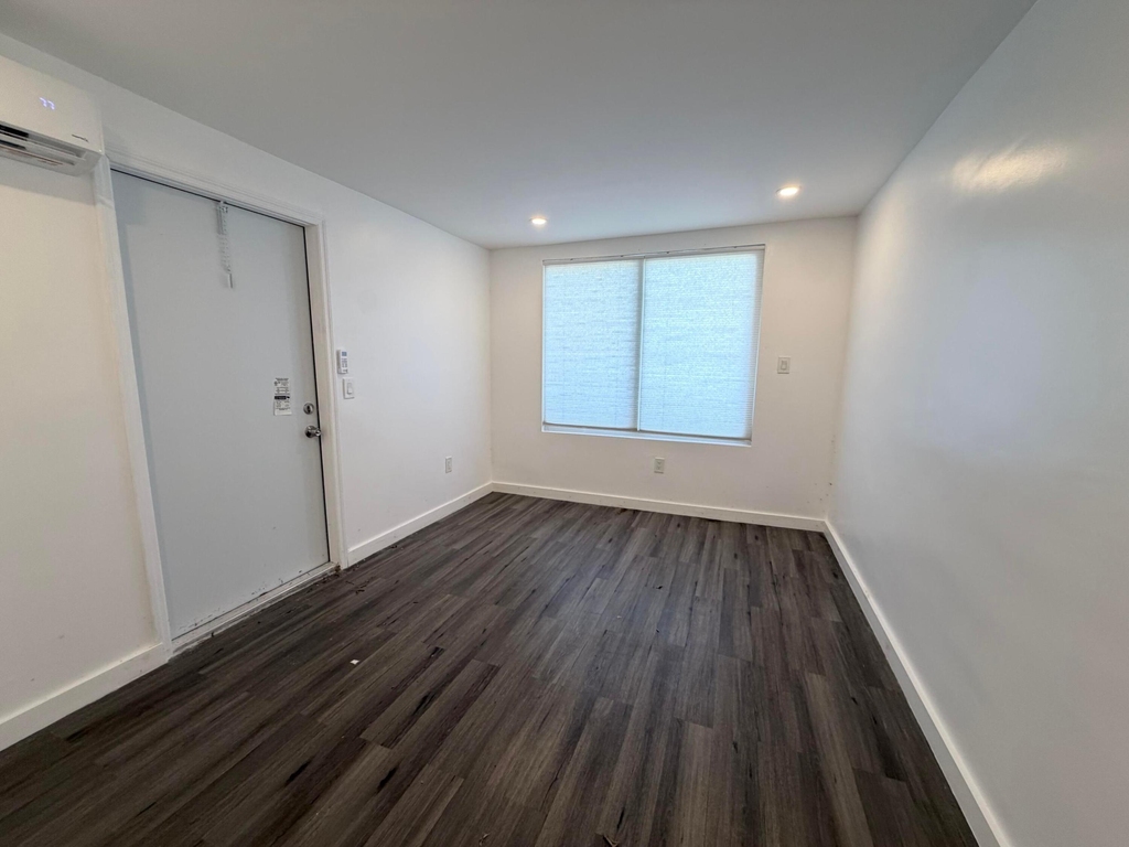 4917 Sw 43rd Terrace - Photo 0