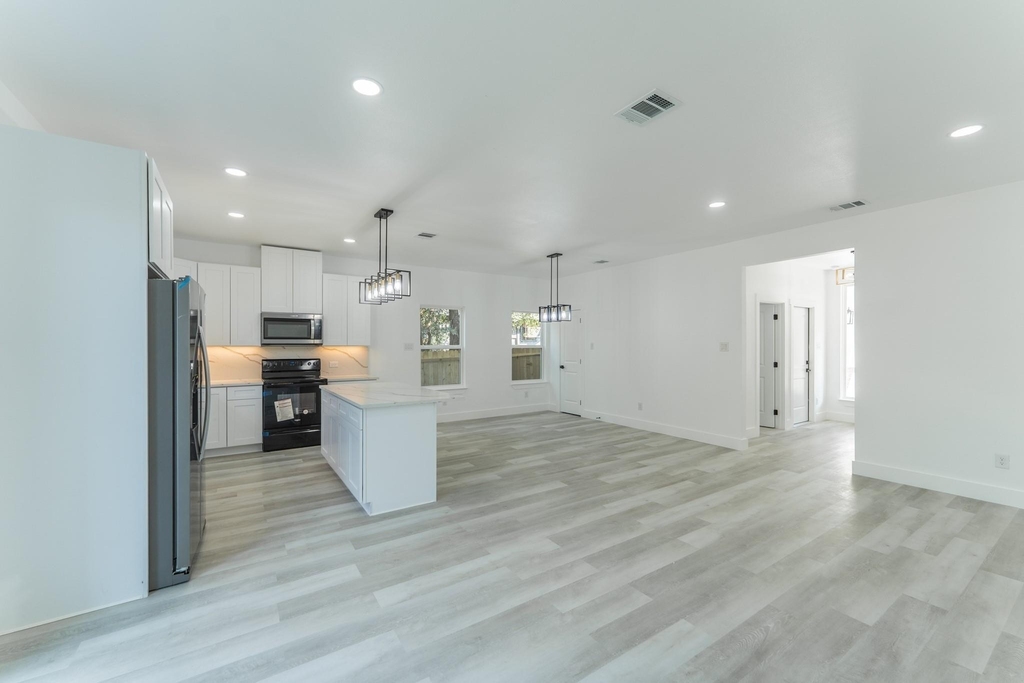 316 Beckham Street W - Photo 5