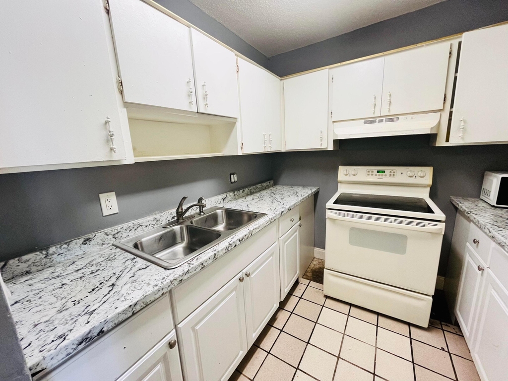 635 Sw 20th Court N - Photo 2