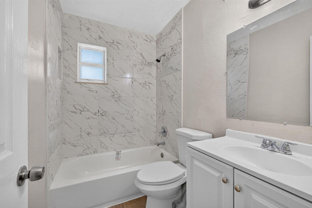 2961 Ne 7th Avenue - Photo 3