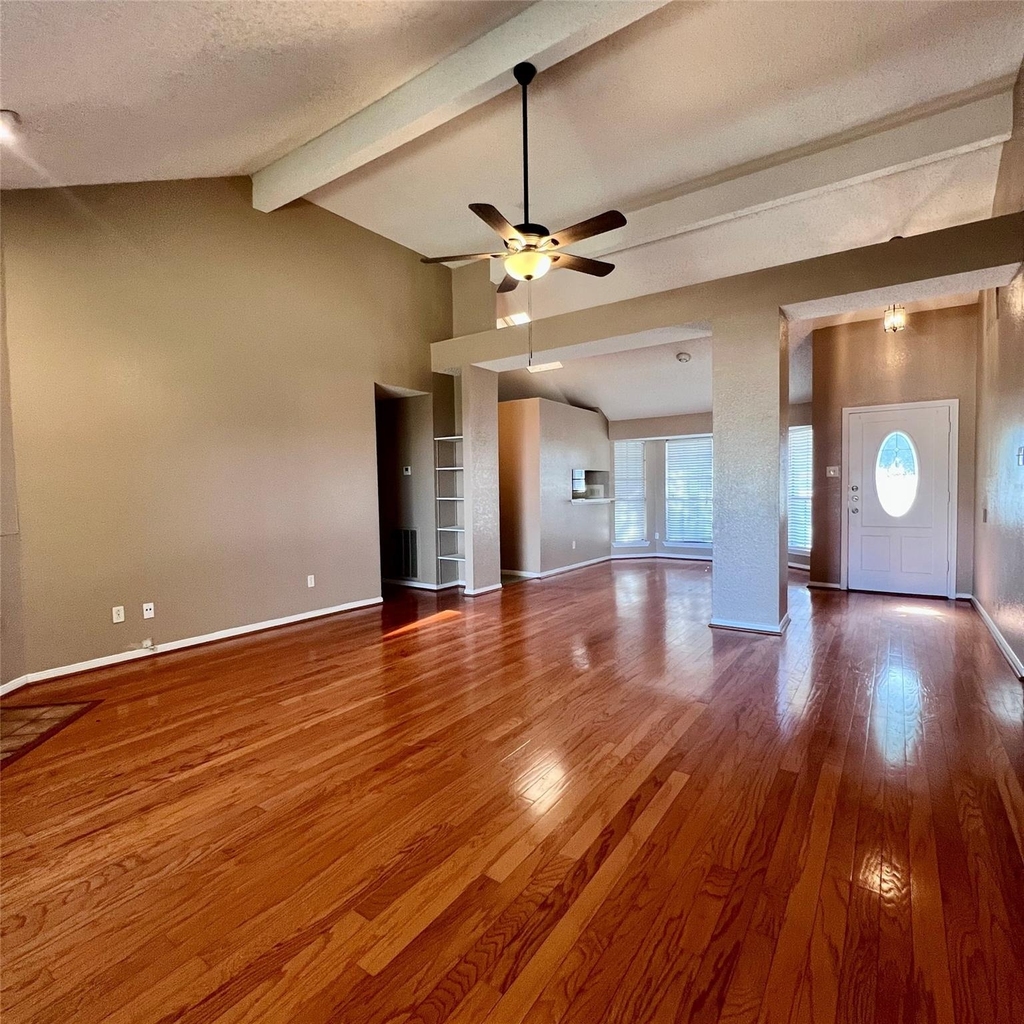 205 Sunset Drive - Photo 1
