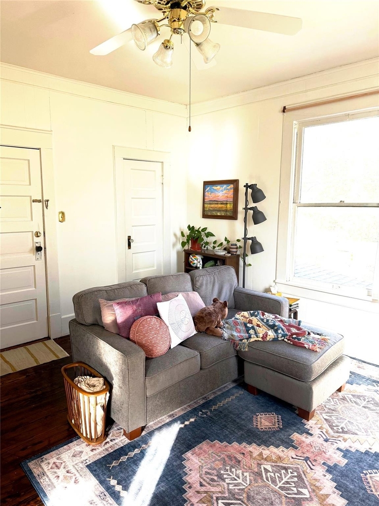 615 W Oak Street - Photo 3