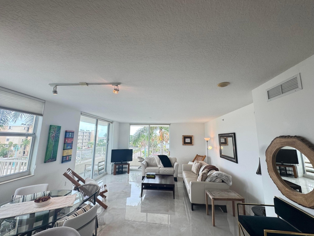 100 Ne 6th Street - Photo 1