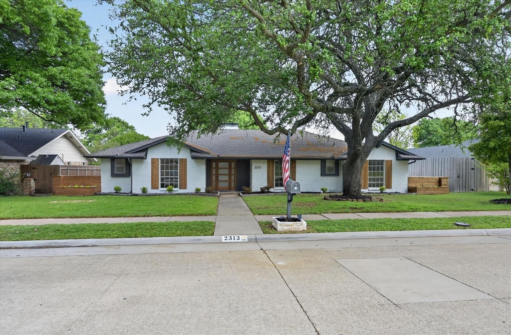 2313 Claridge Circle - Photo 0