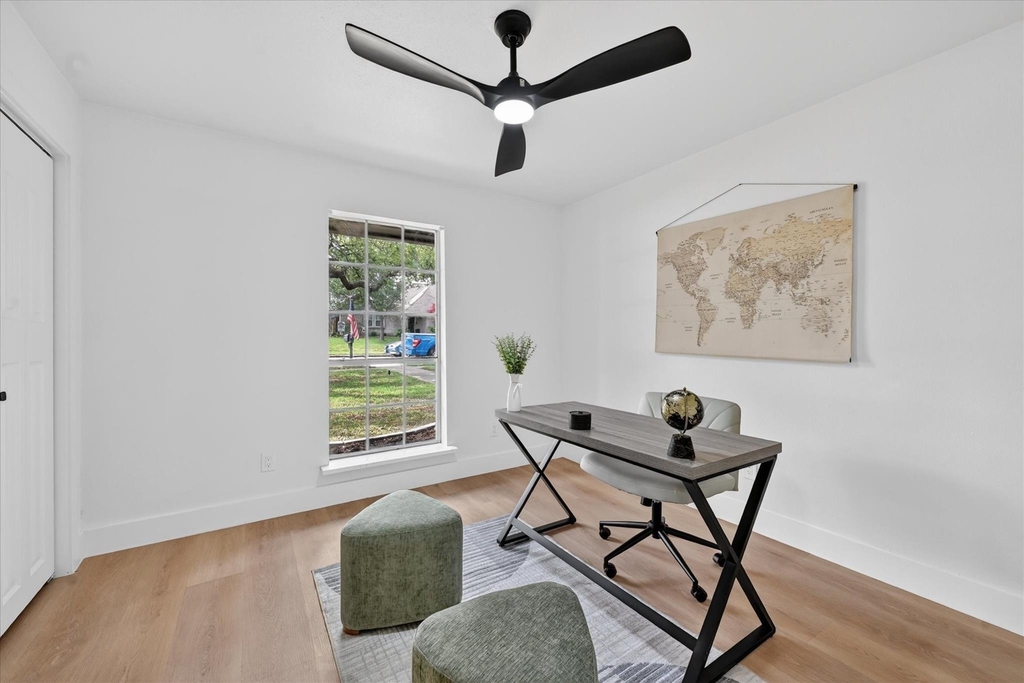 2313 Claridge Circle - Photo 19
