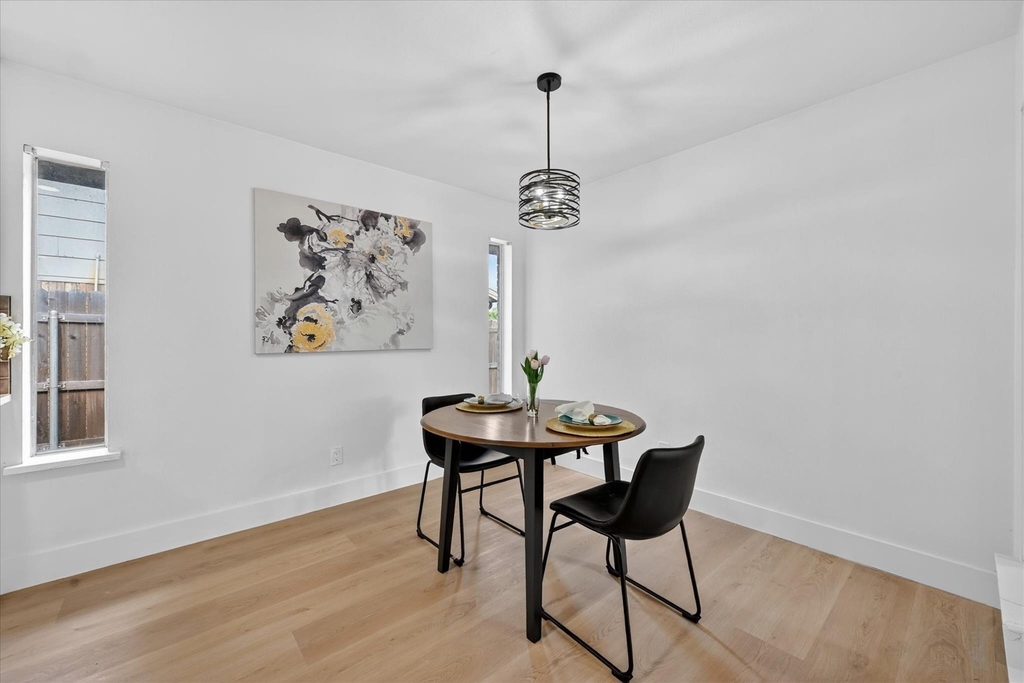 2313 Claridge Circle - Photo 6