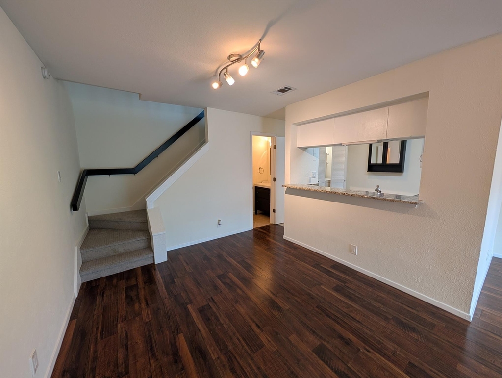 5200 Martel Avenue - Photo 2