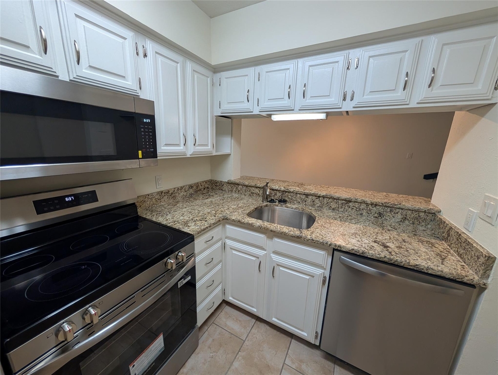5200 Martel Avenue - Photo 8