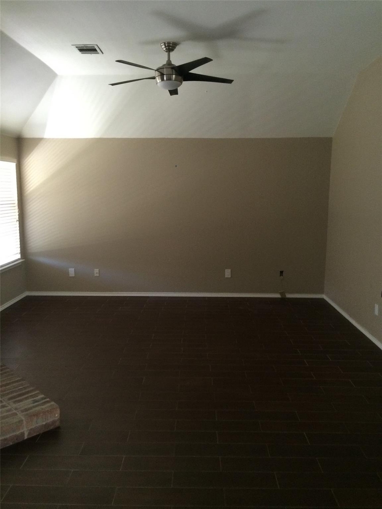 1705 Ingleside Drive - Photo 2