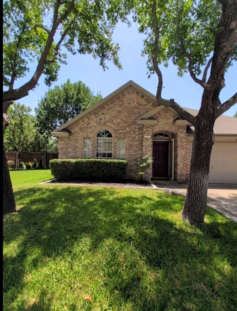 1705 Ingleside Drive - Photo 0