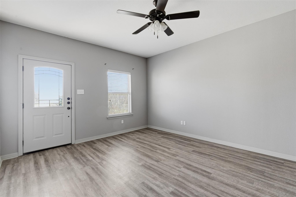 101 W Capps Street - Photo 9