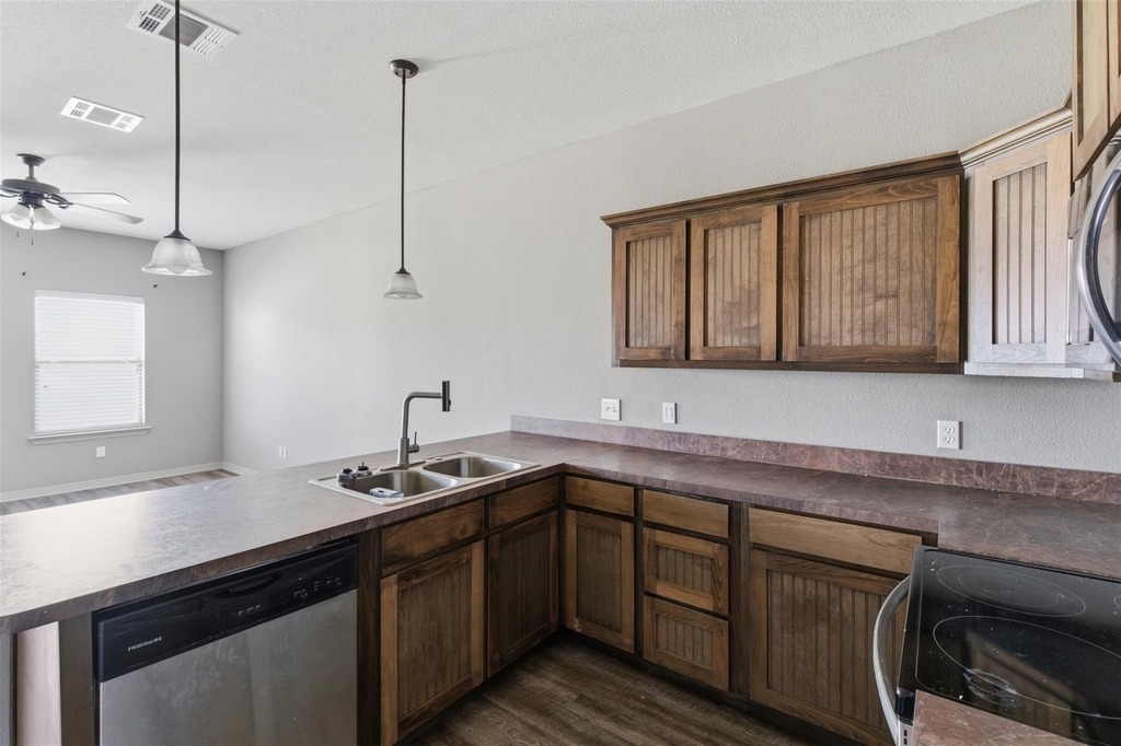 101 W Capps Street - Photo 5