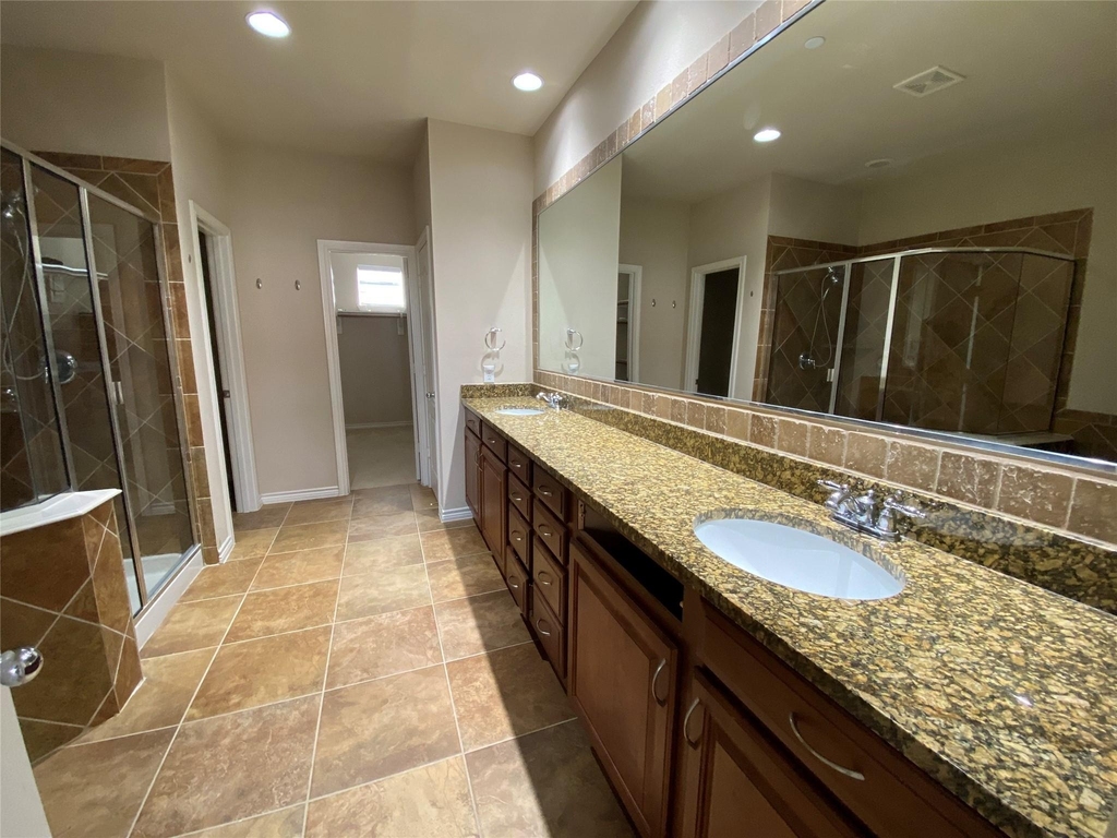 15831 Breedlove Place - Photo 4