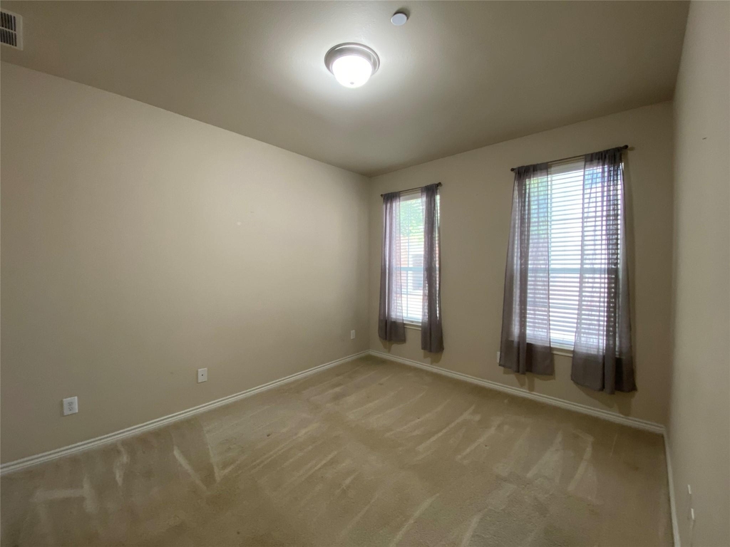 15831 Breedlove Place - Photo 14