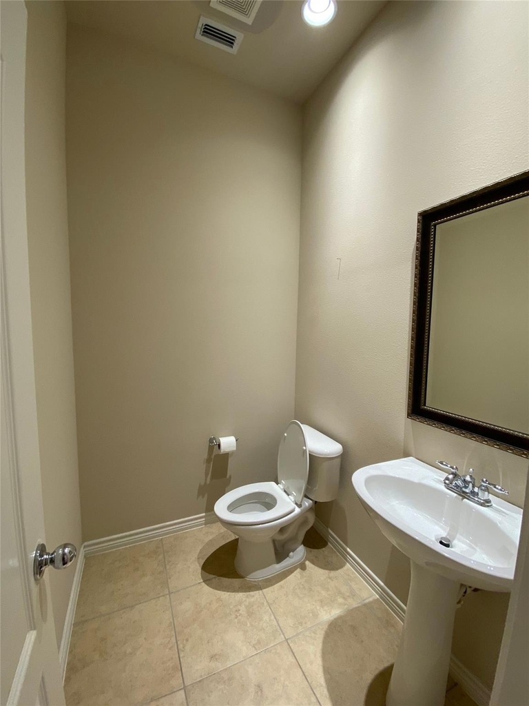 15831 Breedlove Place - Photo 13