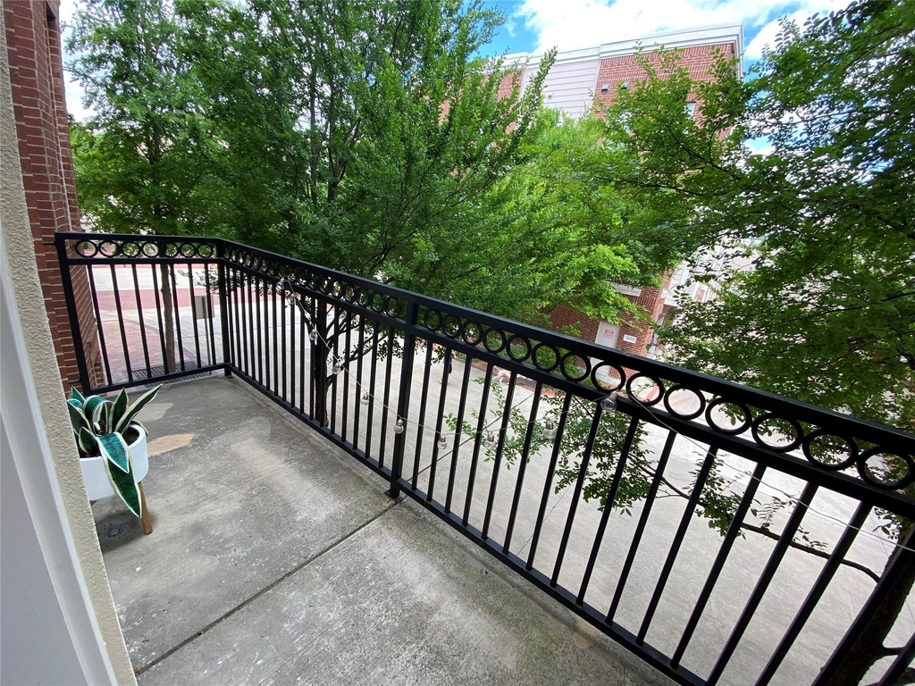 15831 Breedlove Place - Photo 12
