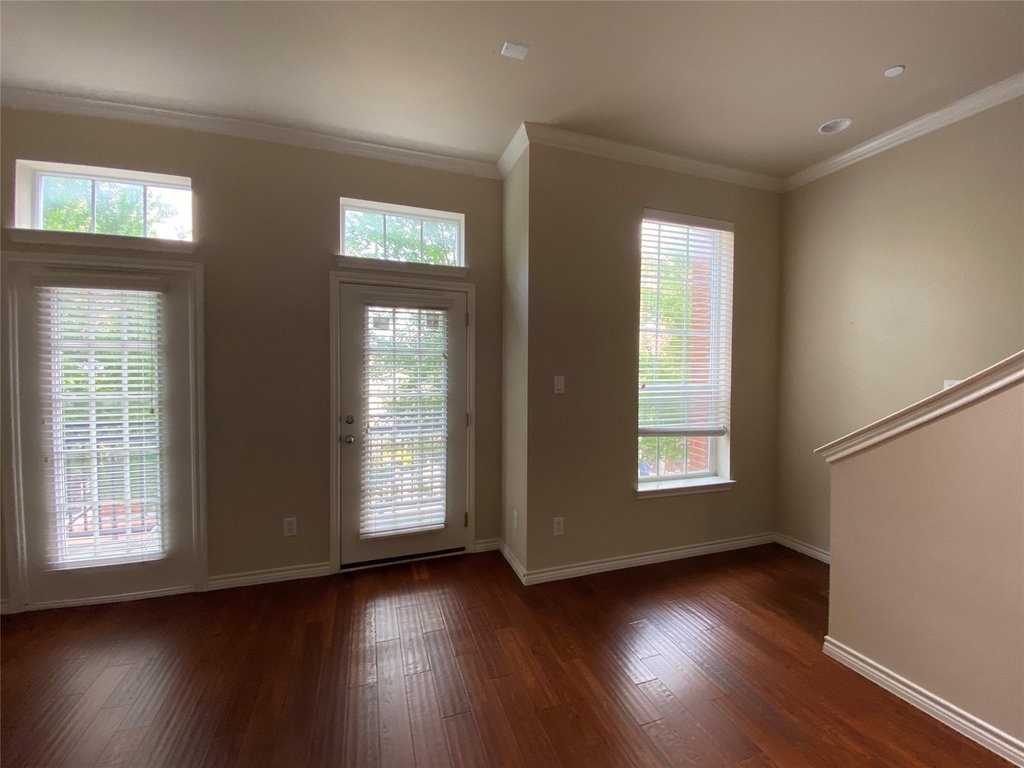 15831 Breedlove Place - Photo 11