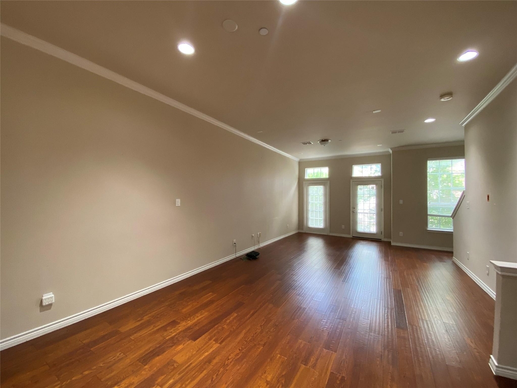 15831 Breedlove Place - Photo 9