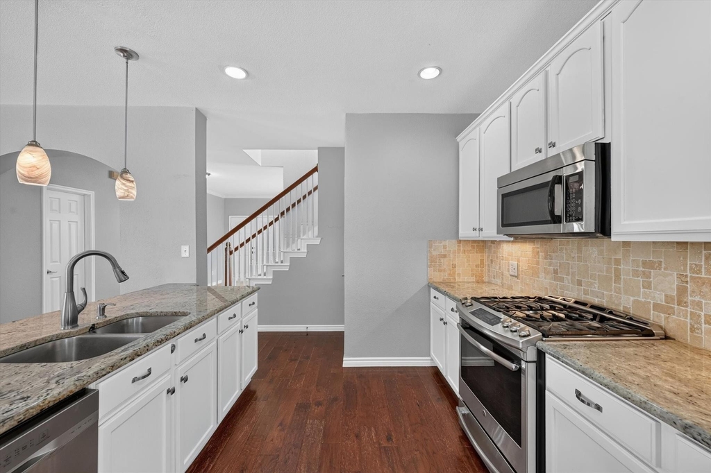 1013 Wenk Drive - Photo 8