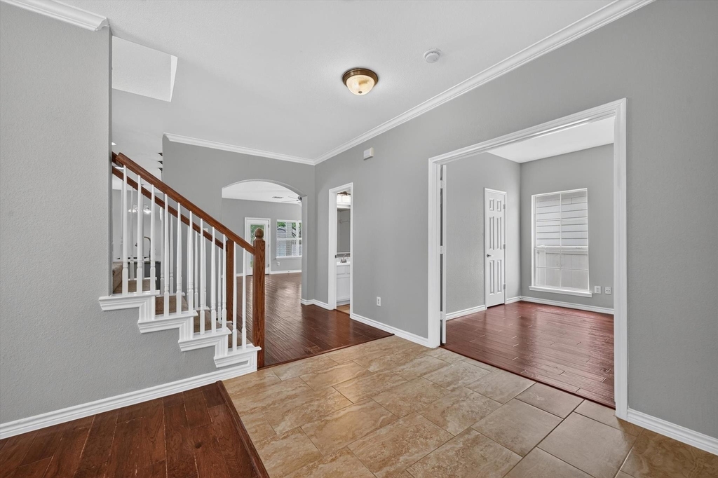 1013 Wenk Drive - Photo 7