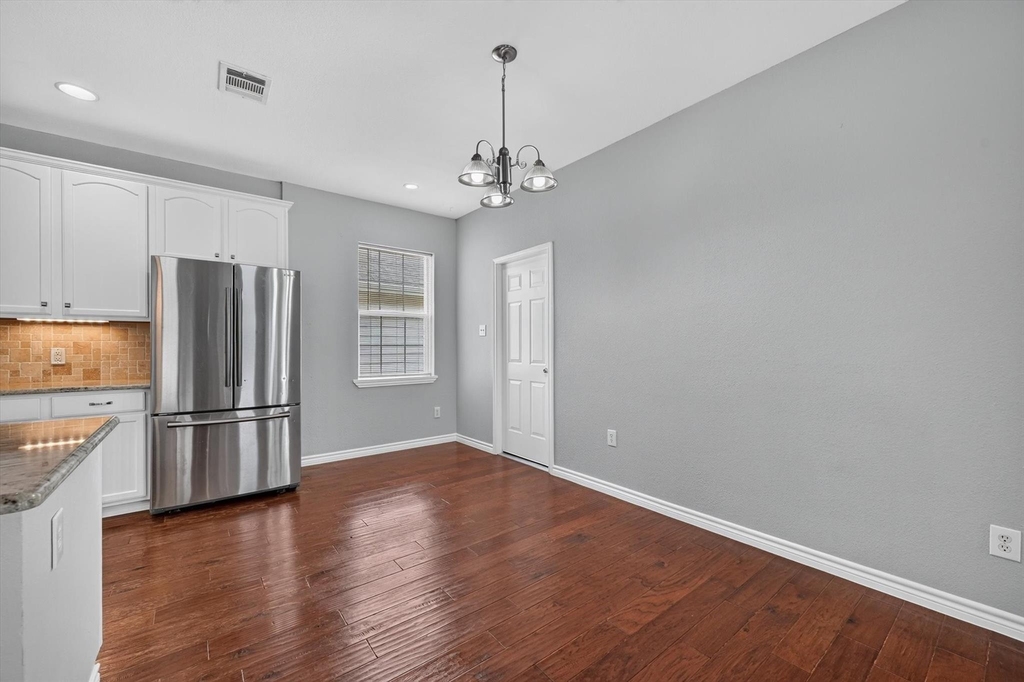 1013 Wenk Drive - Photo 3