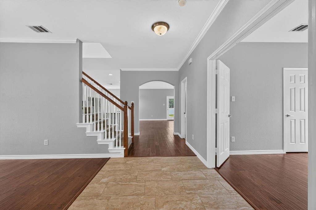 1013 Wenk Drive - Photo 2