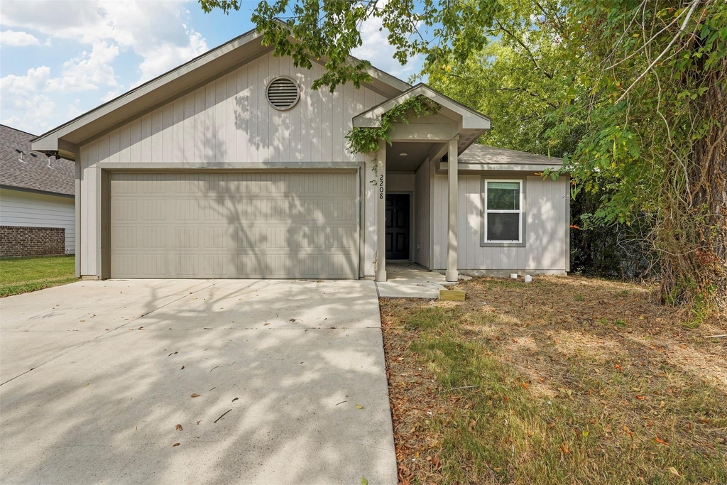 2208 Sayle Street - Photo 0