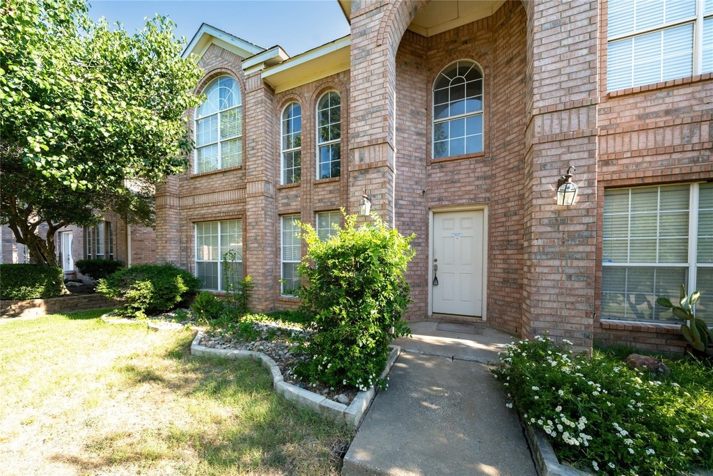 5008 Vineyard Lane - Photo 1